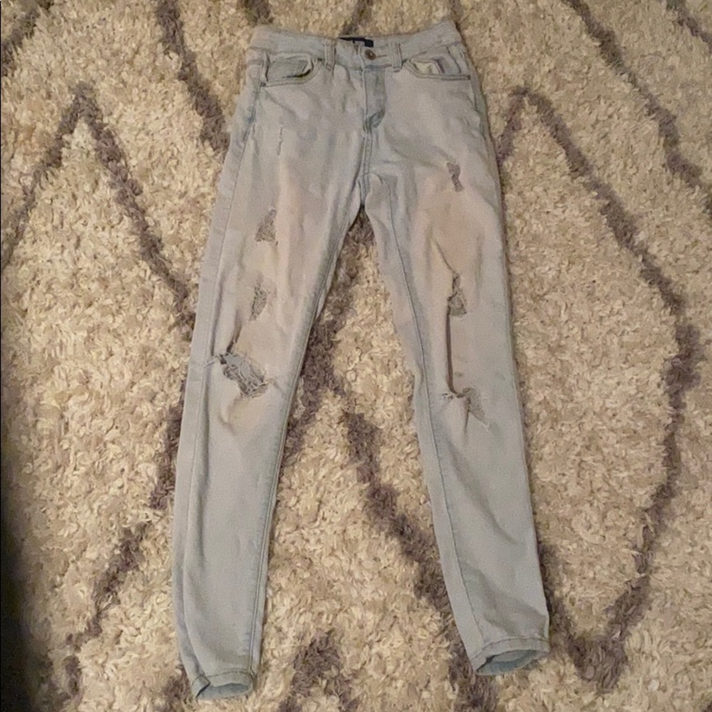 Ripped skinny jean